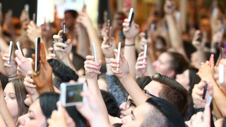 boost-holiday-sales-mobile-shopping-trends